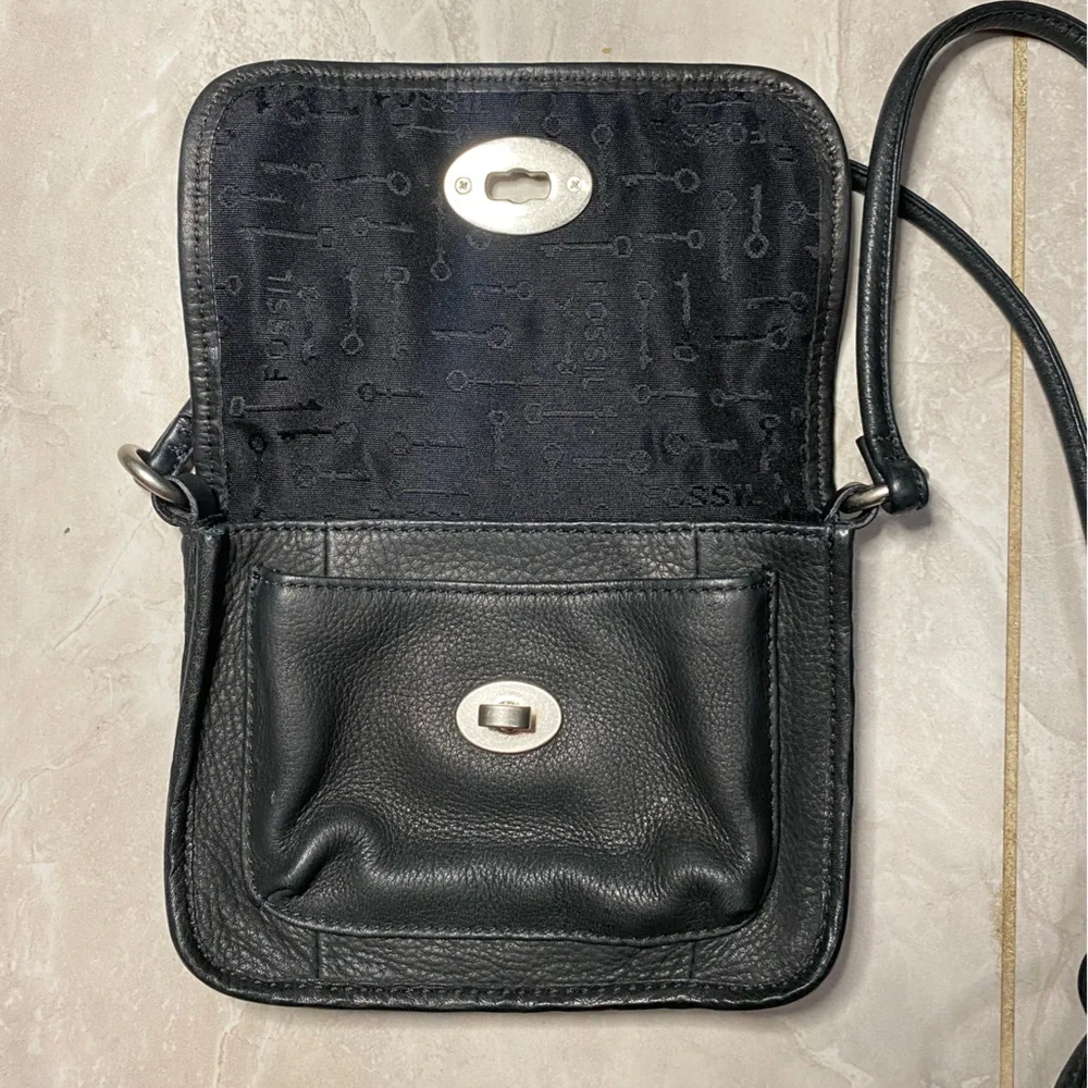 Fossil Pebbled Black Leather w/ Silver Tone Hardware Mini Crossbody Purse Bag - Picture 3 of 9